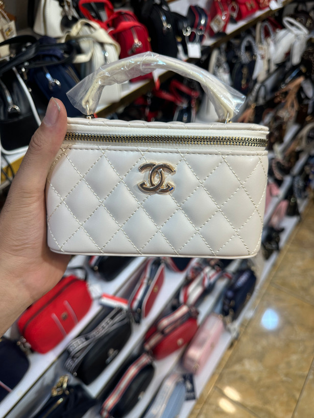 کیف زنانه شنل کرم